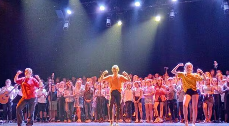 150 élèves ont joué « les héros »