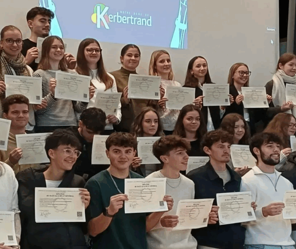 Une cérémonie pour les bacheliers de Kerbertrand