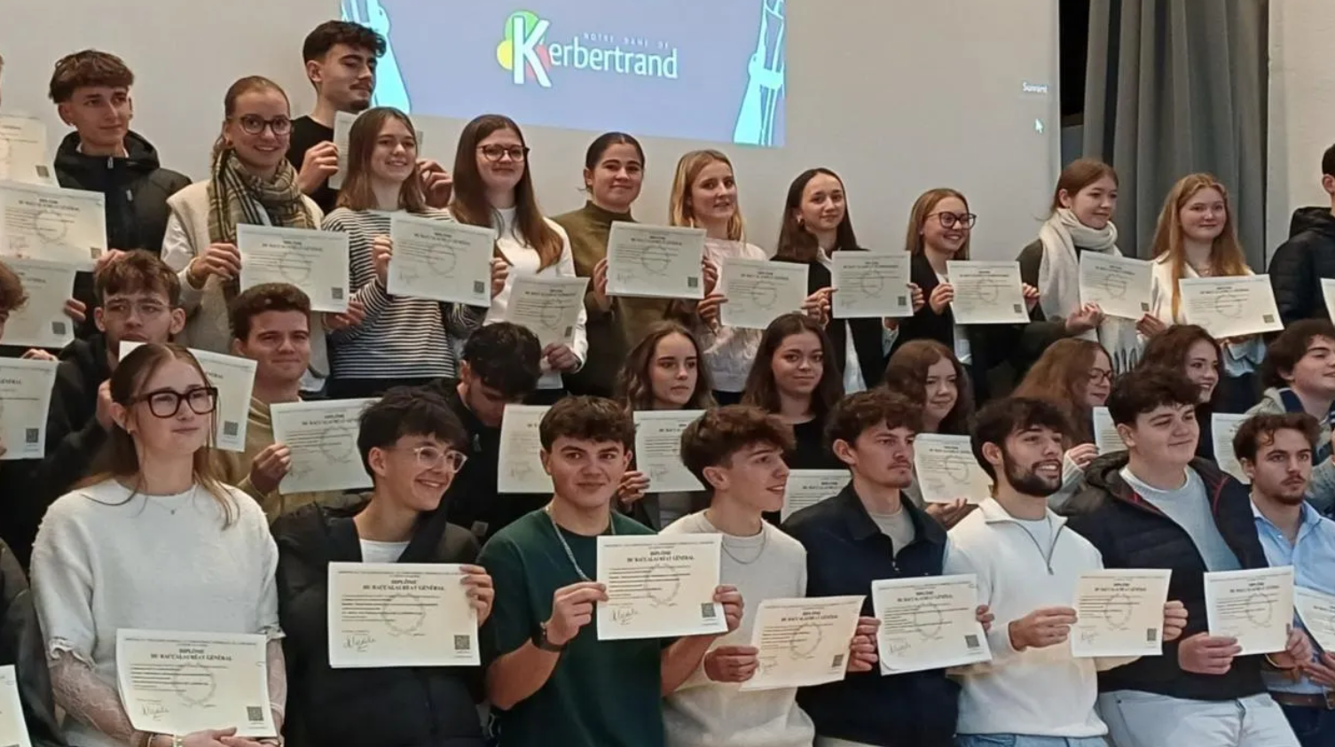 Une cérémonie pour les bacheliers de Kerbertrand